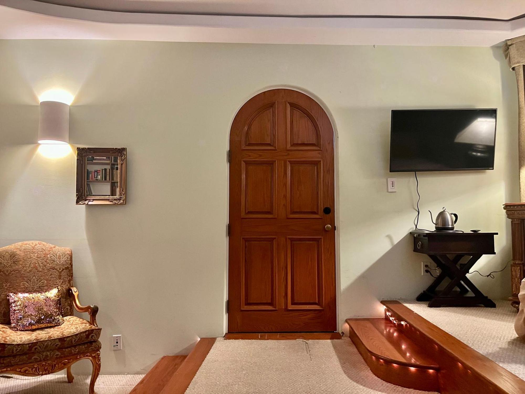 Beverly Hills Spanish Homestay