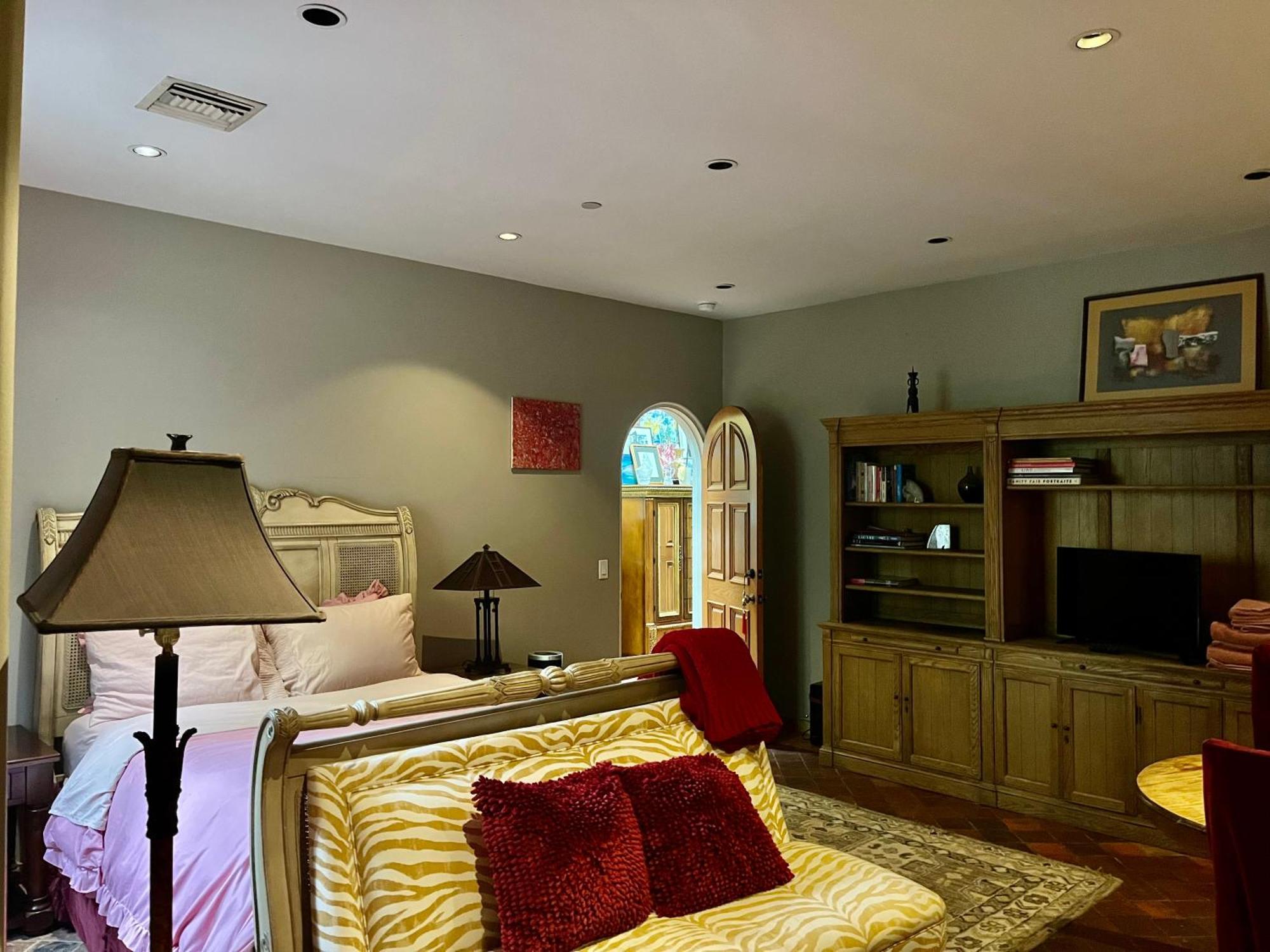 Homestay Beverly Hills Spanish Los Angeles