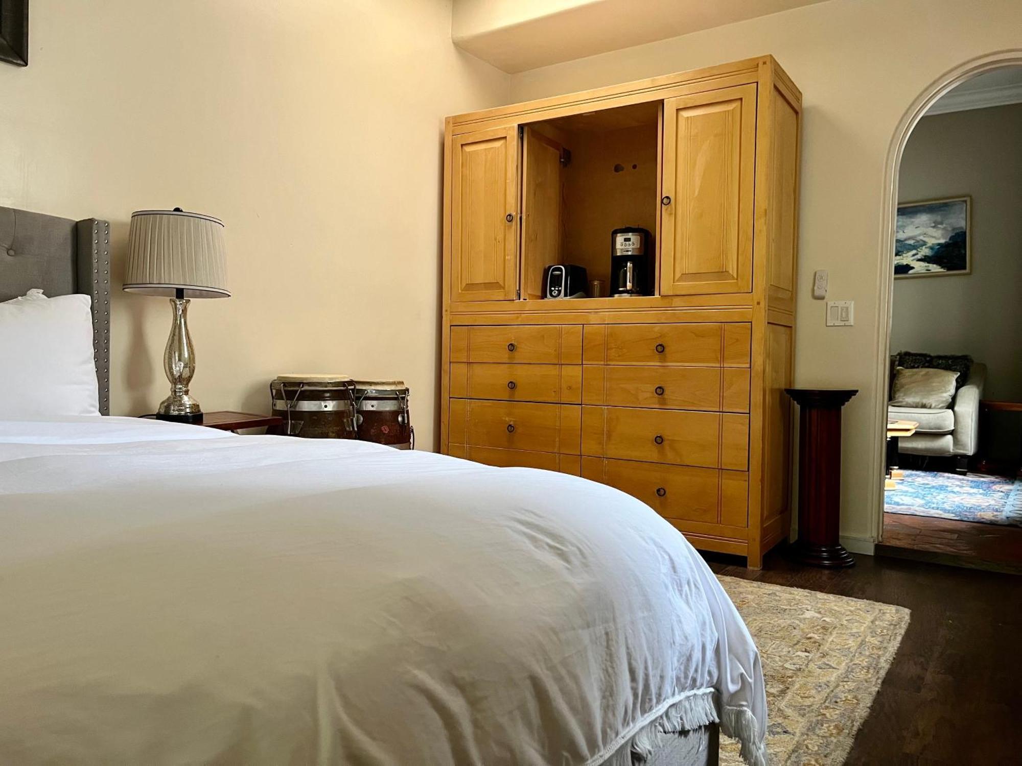 Beverly Hills Spanish Homestay *