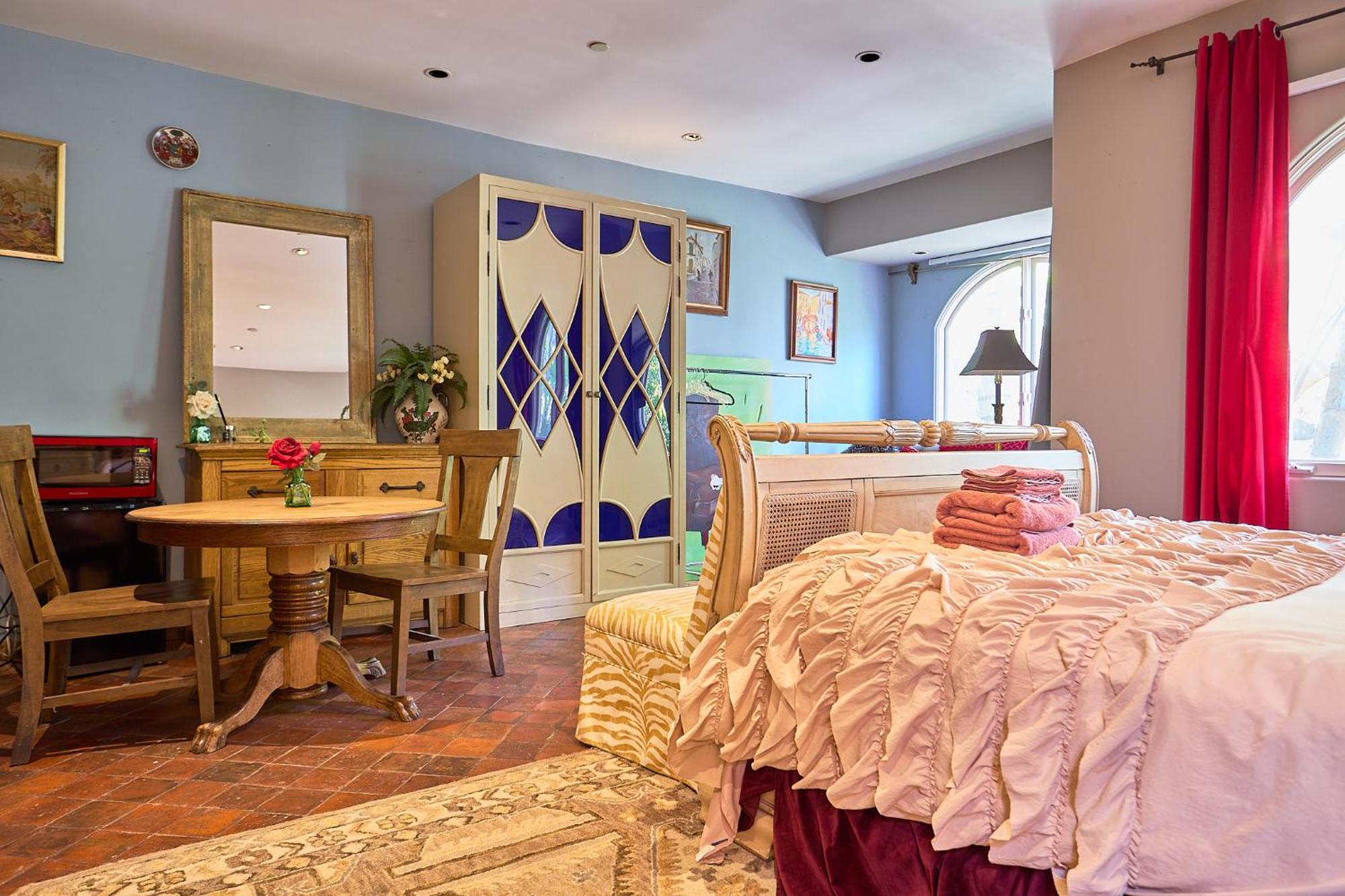 Beverly Hills Spanish Homestay *