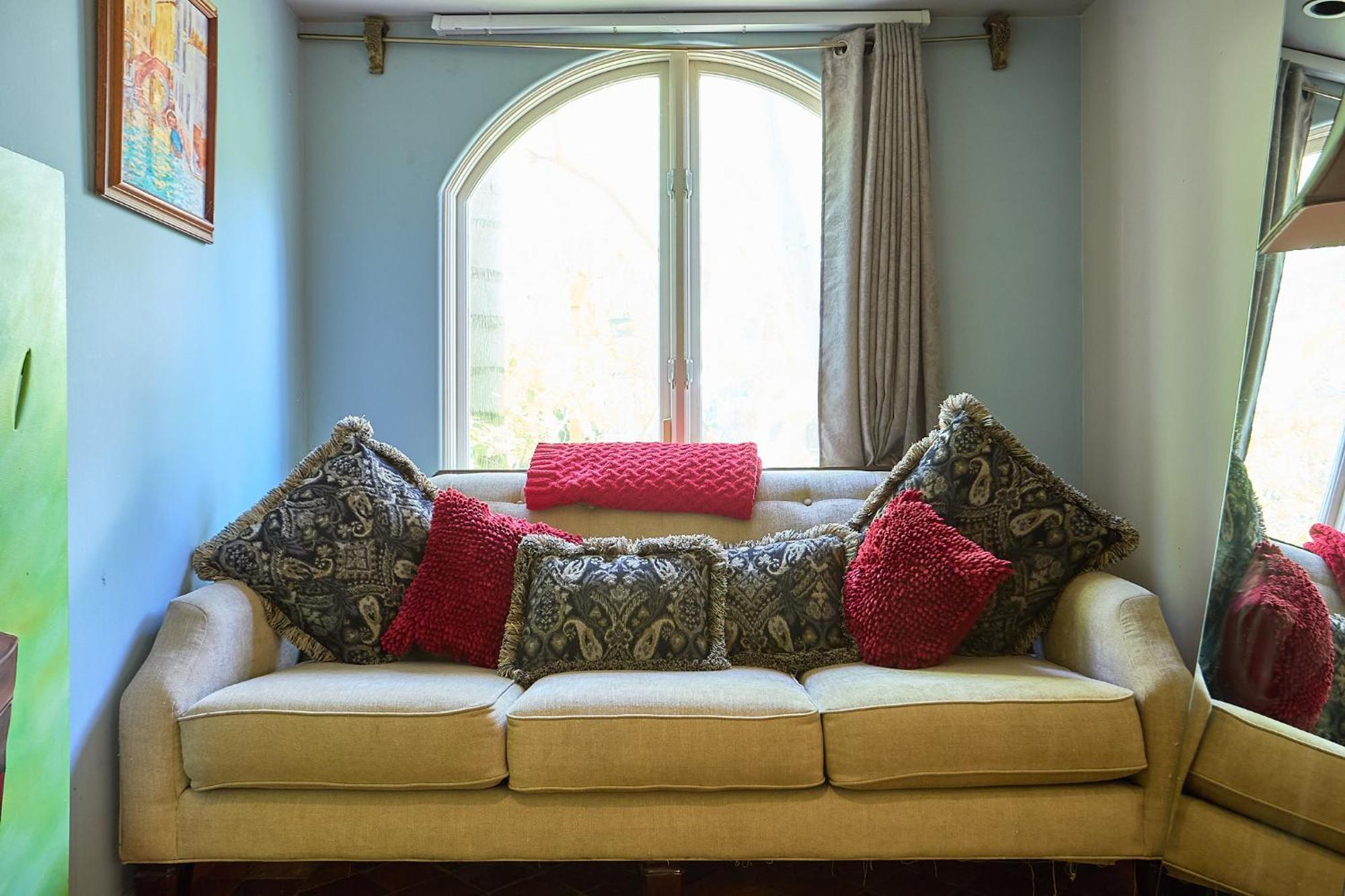 Beverly Hills Spanish Homestay