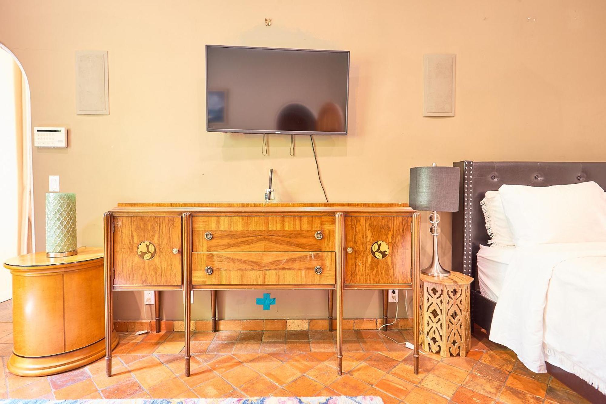 Beverly Hills Spanish Homestay Los Angeles