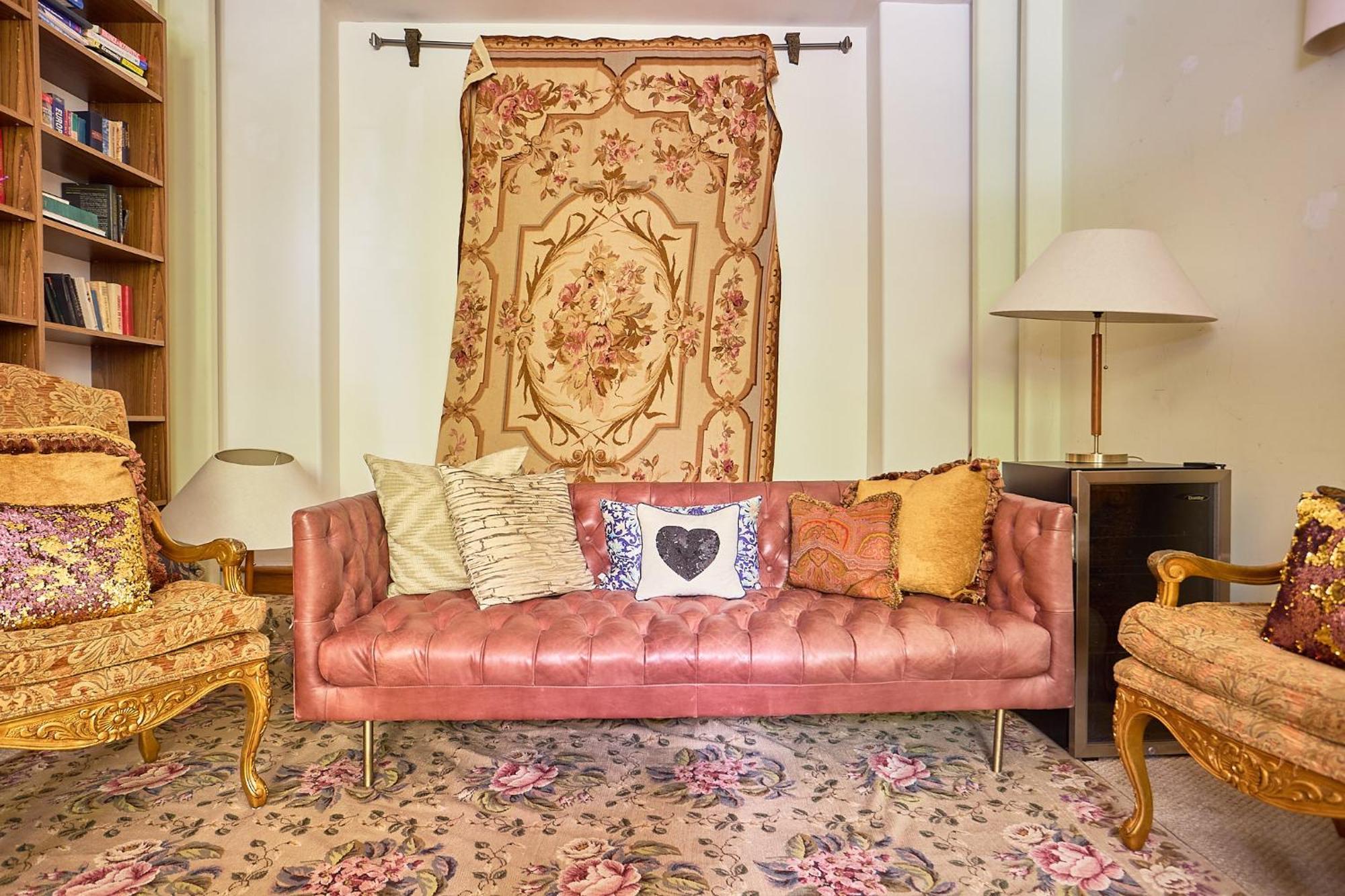 Homestay Beverly Hills Spanish