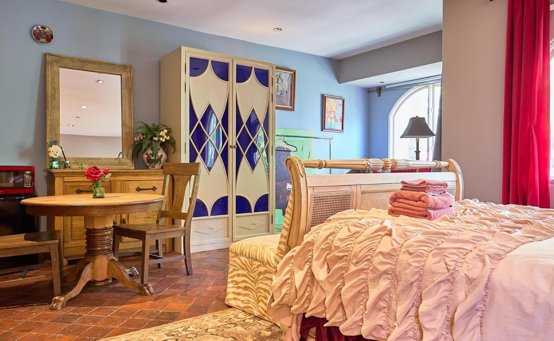 Beverly Hills Spanish Homestay Los Angeles