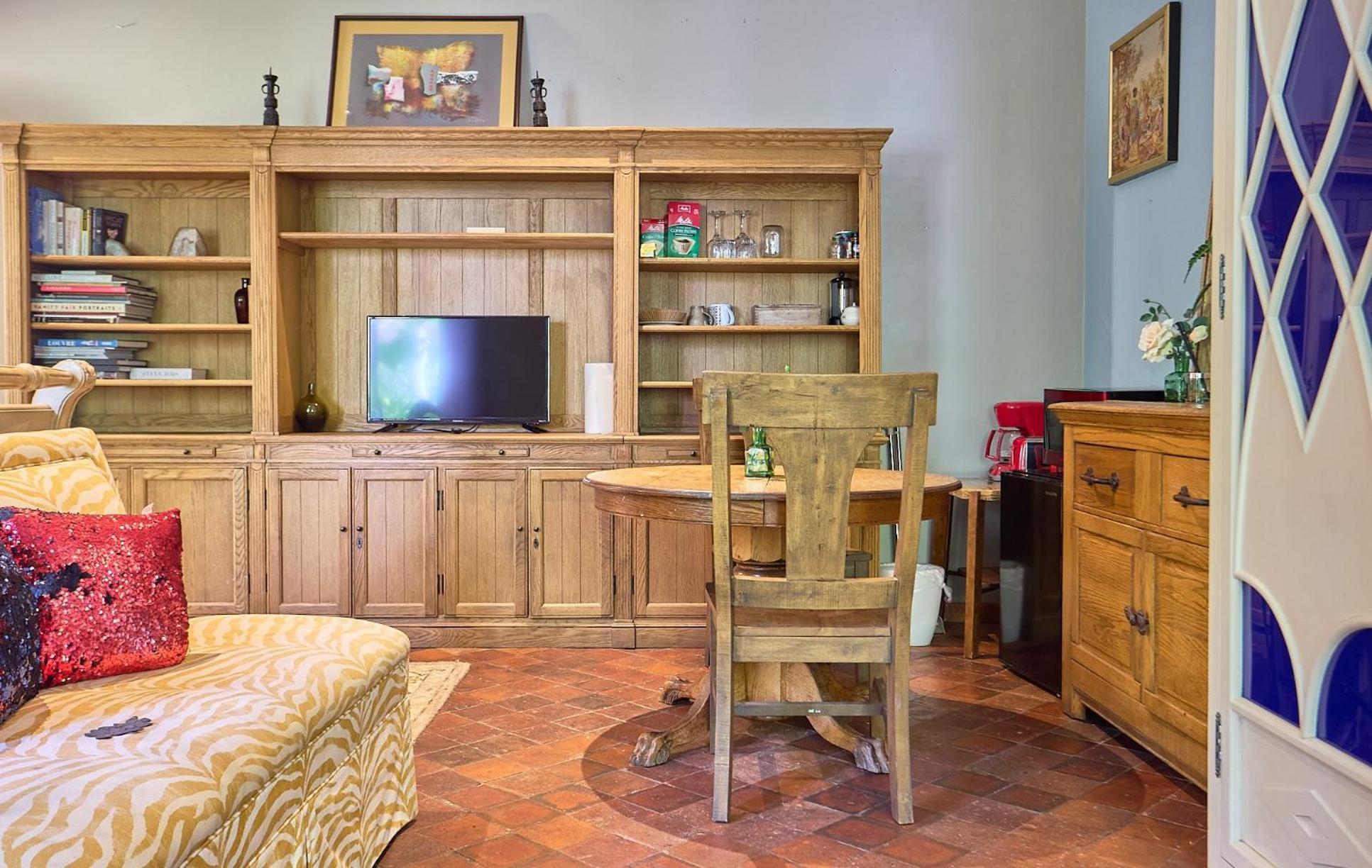 Beverly Hills Spanish Homestay