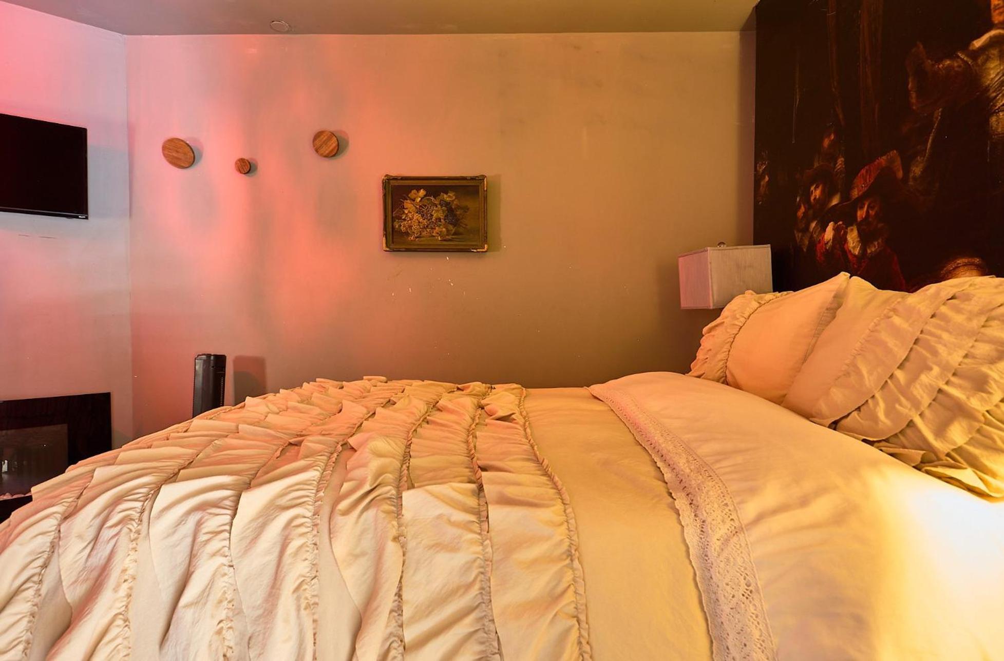 Homestay Beverly Hills Spanish *
