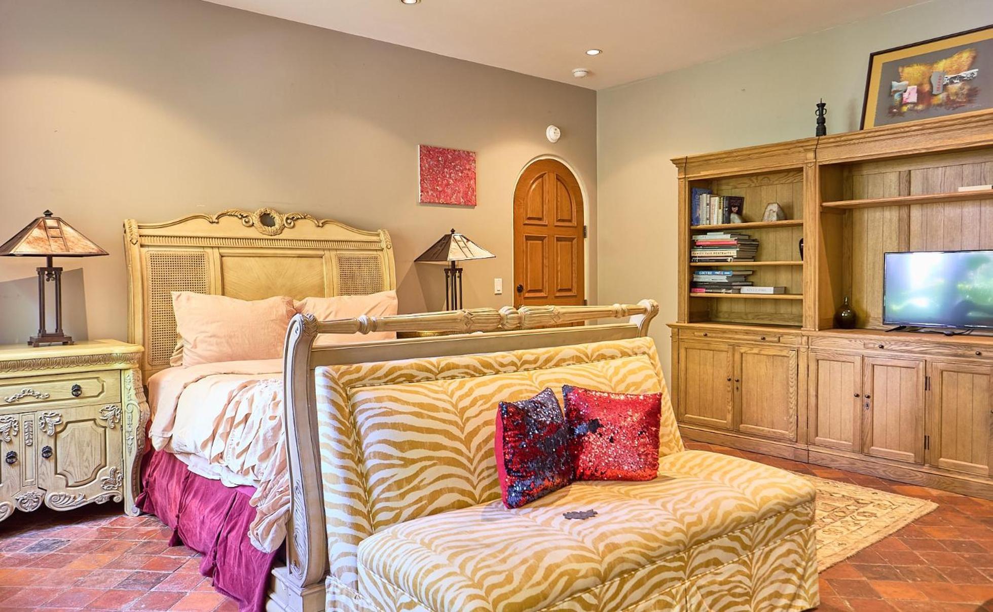 Beverly Hills Spanish Homestay Los Angeles