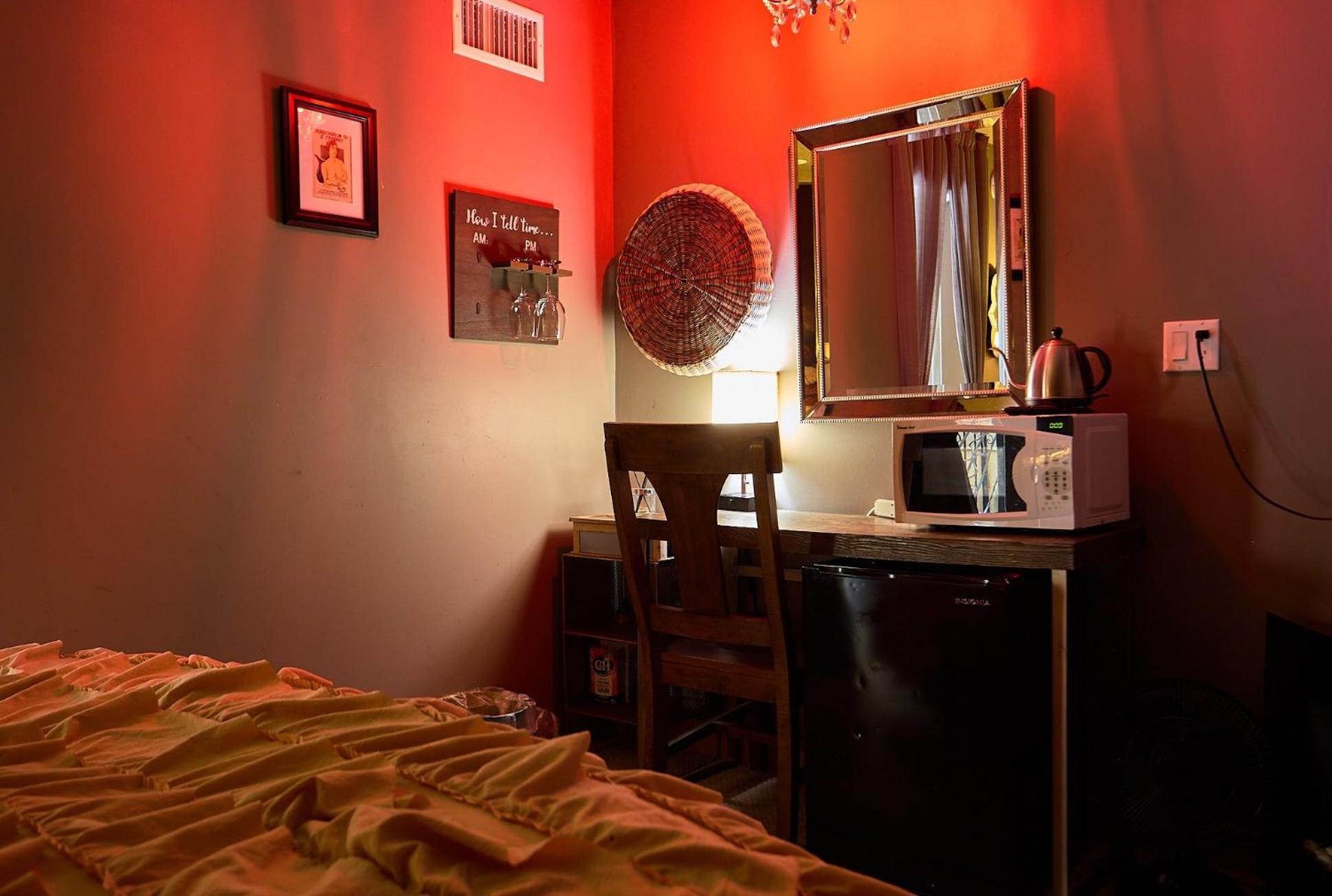 Homestay Beverly Hills Spanish