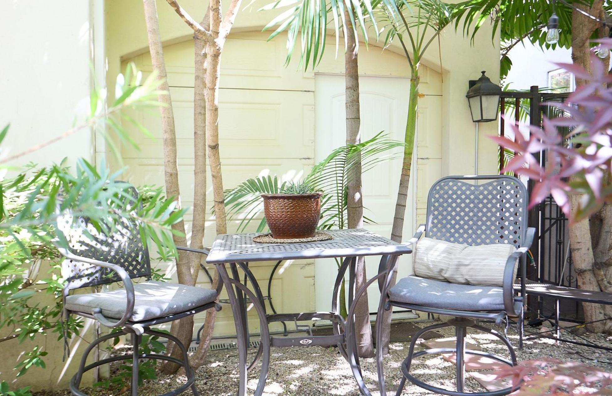 Homestay Beverly Hills Spanish *