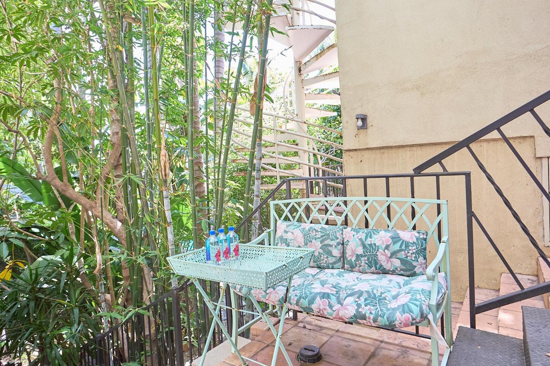 Beverly Hills Spanish Homestay *